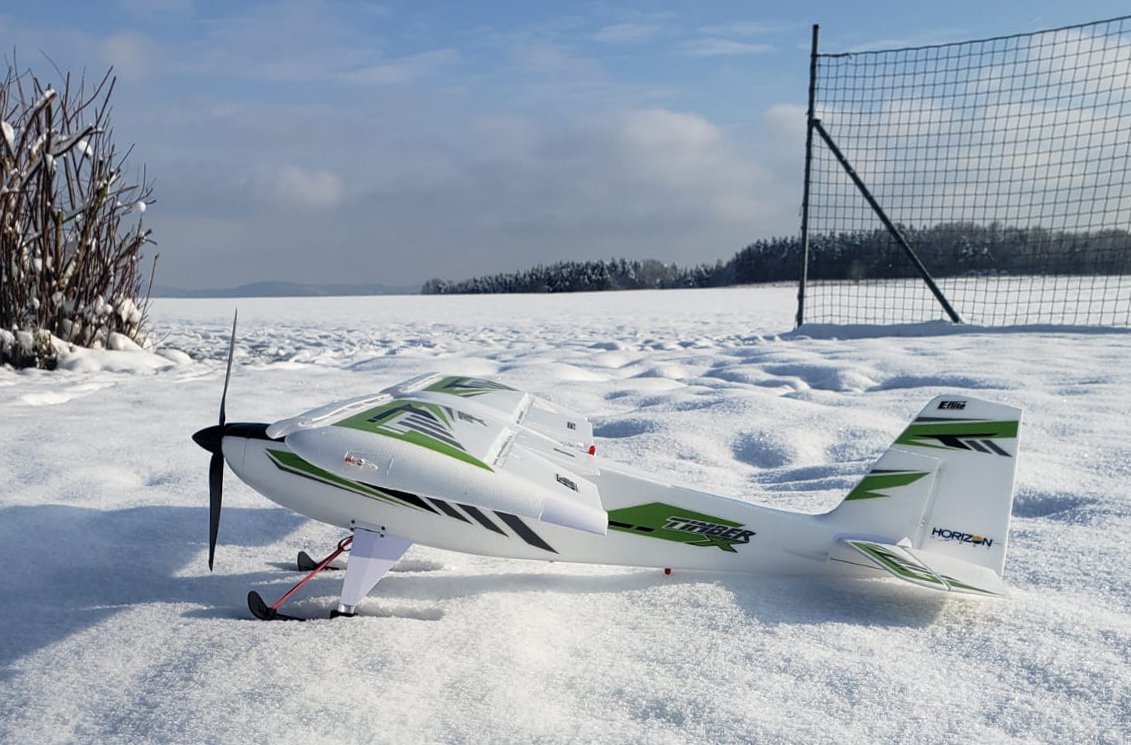 Fliegen im Schnee: E-flite Timber X 1.2M mit Kufen