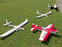 Easy Glider 4 - Club zusammen mit einer Extra 300 S auf unserem Modellflugplatz ;-)